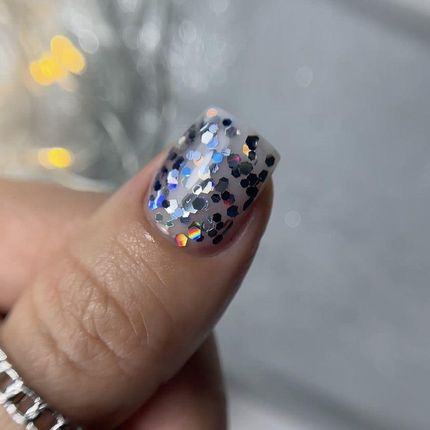 NAILSOFTHENIGHT Dream gel 02 - srebrny żel do zdobień z heksagonami i brokatem, 5 g - zdjęcie 4