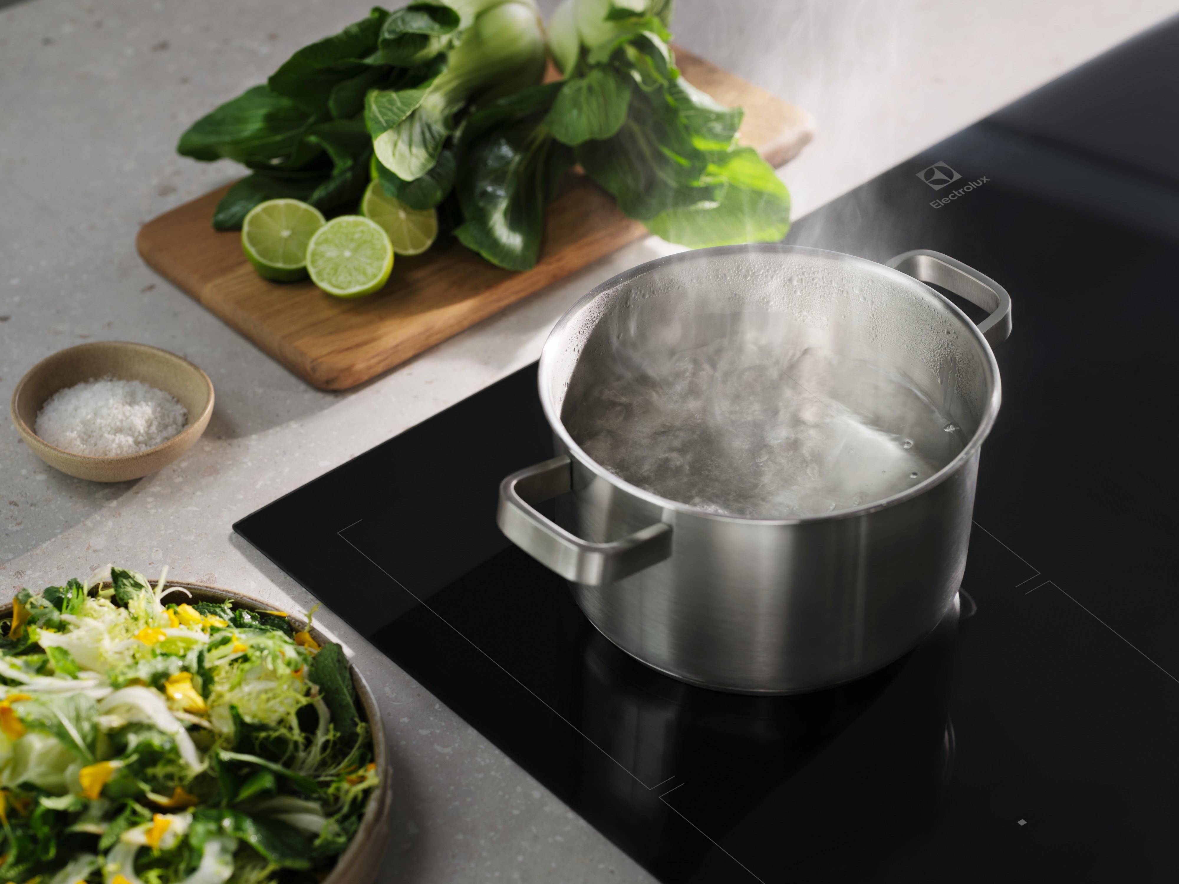 фото Індукційна варильна поверхня Electrolux Y60IT430C 3