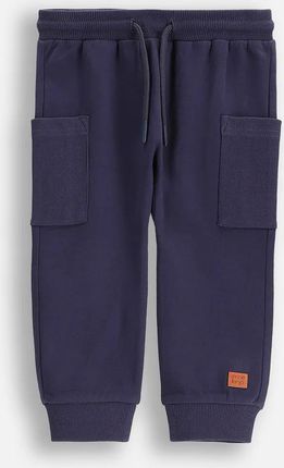 Spodnie dresowe granatowe z kieszeniami po bokach i wiązaniem w pasie