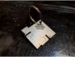 Zdjęcie SZABLON RYSIK Przymiar SEAM SHOOTER SQUARE Brelok/Wisior - Brwinów