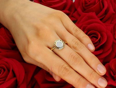 Diament Złoty pierścionek damski 333 z cyrkoniami i drogą grecką - zdjęcie 2