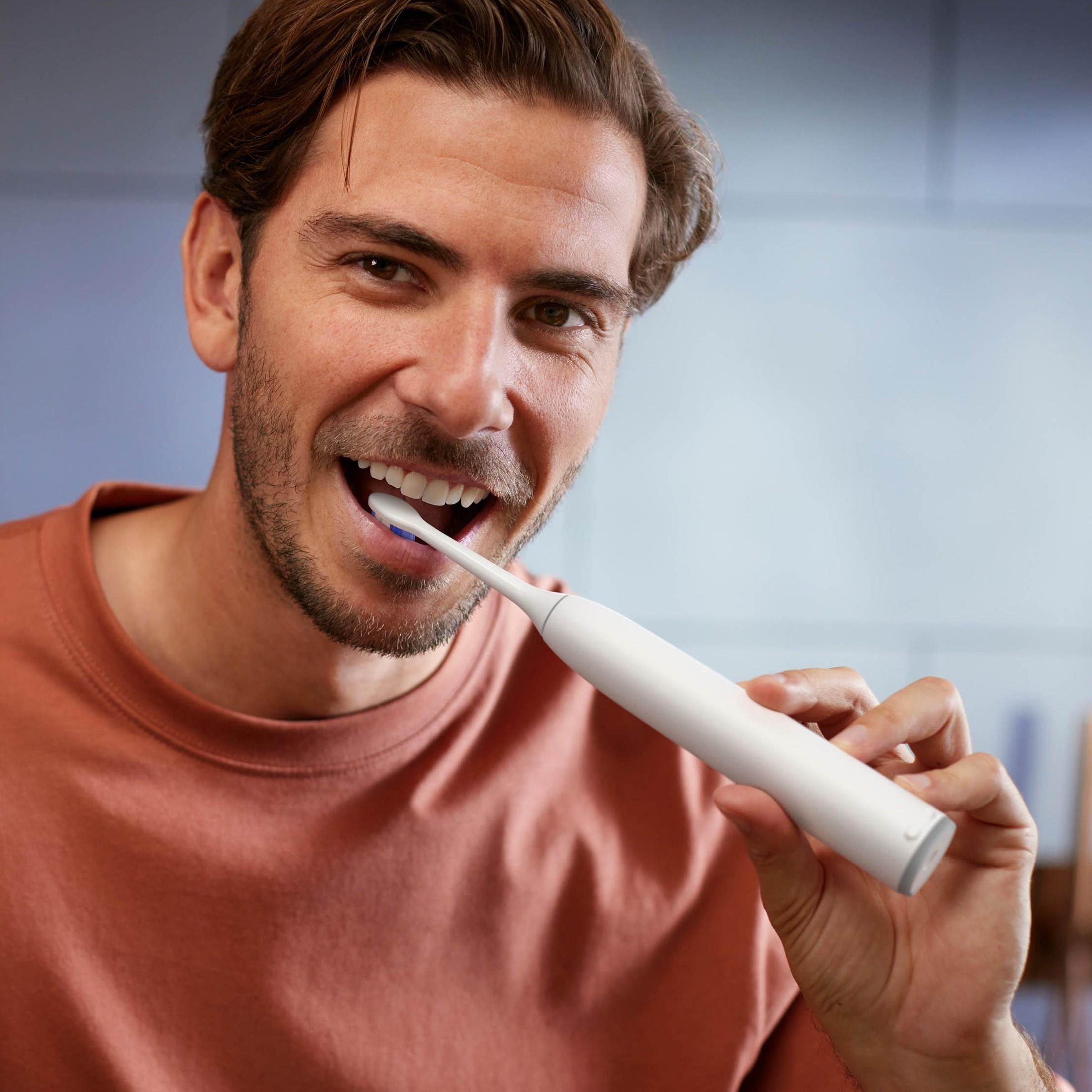 фото Електрична зубна щітка Philips Sonicare 6100 Series HX7400/01