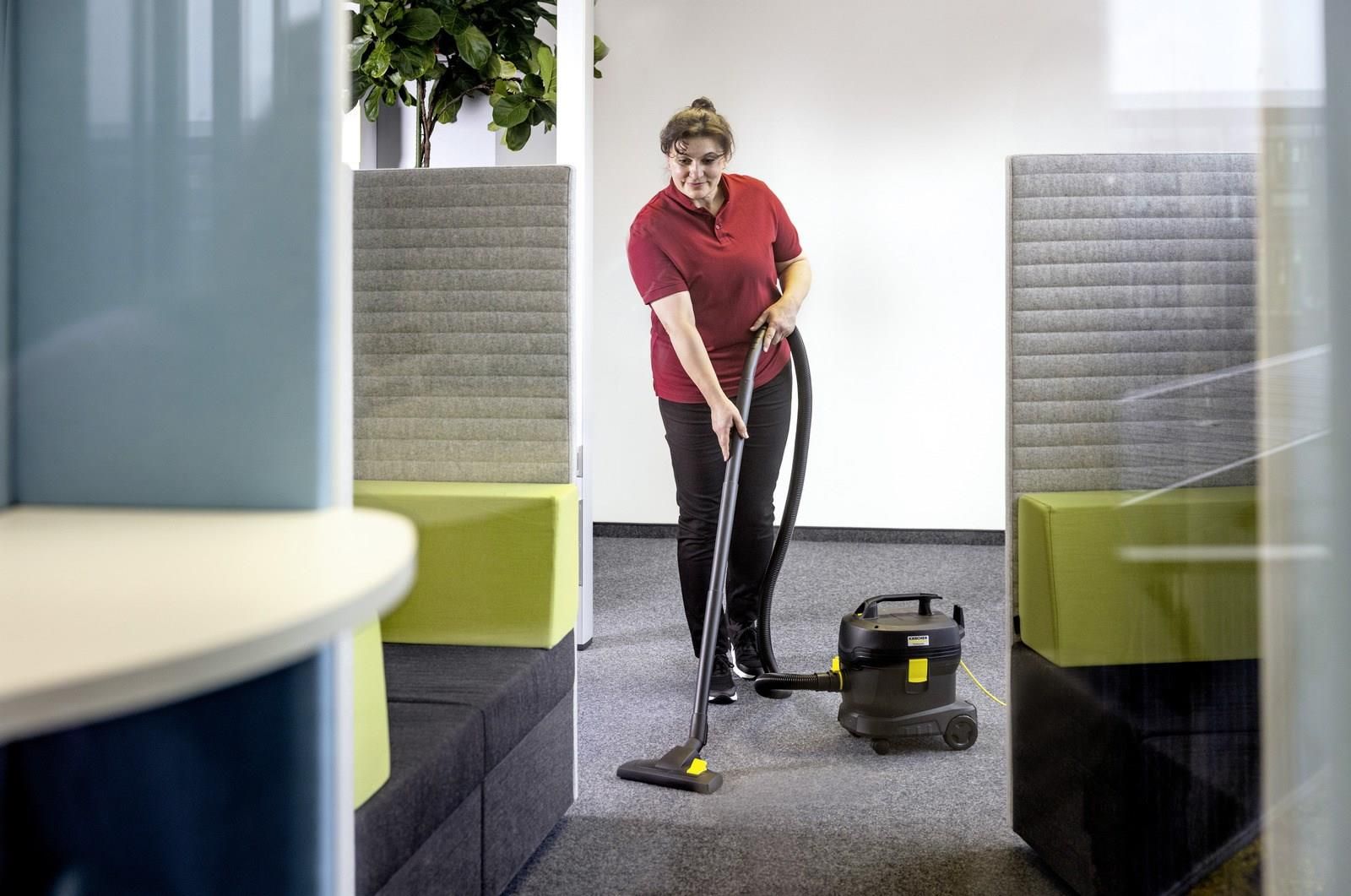 фото Профессиональный пылесос Karcher T 11/1 Classic Adv Re!Plast (1.527-213.0) 1
