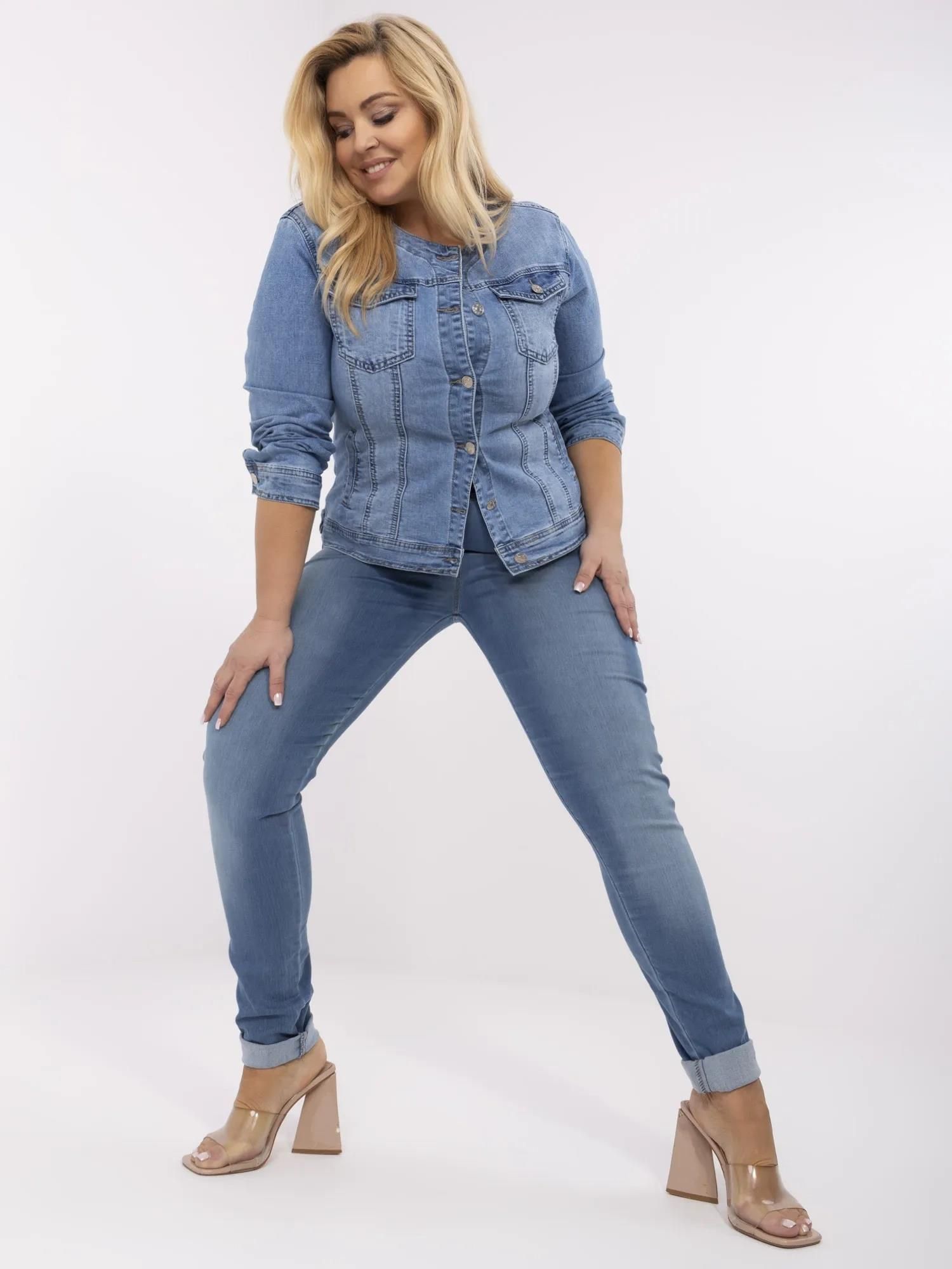 niebieska-jeansowa-kurtka-plus-size-z-okr-g-ym-dekoltem-ceny-i-opinie