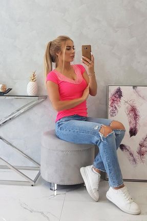 Bluzka z koronkowym dekoltem różowy neon - zdjęcie 3