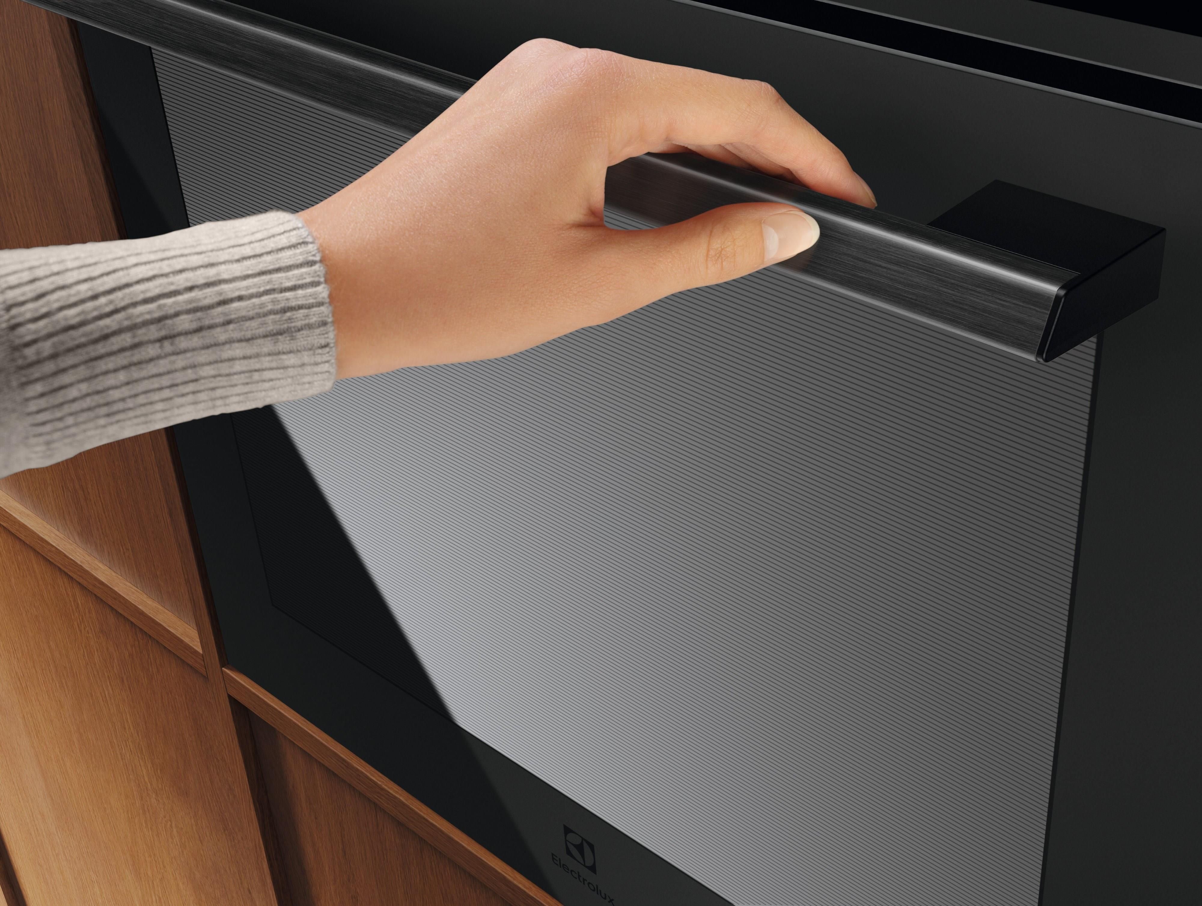 фото Духовка електрична Electrolux EOB9S3XT