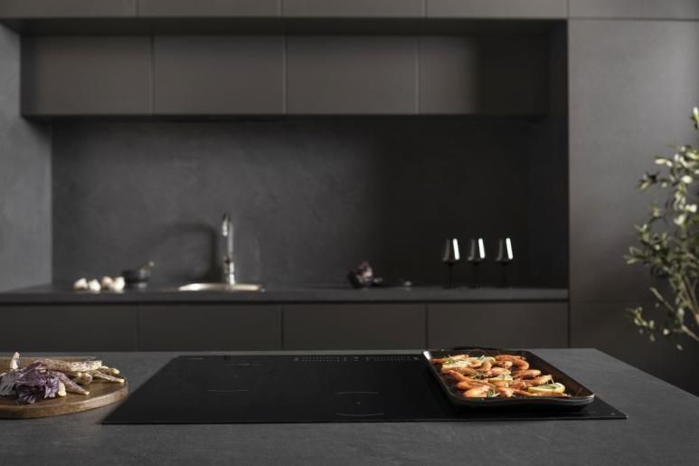 фото Індукційна варильна поверхня Hisense HI8432BSCWF