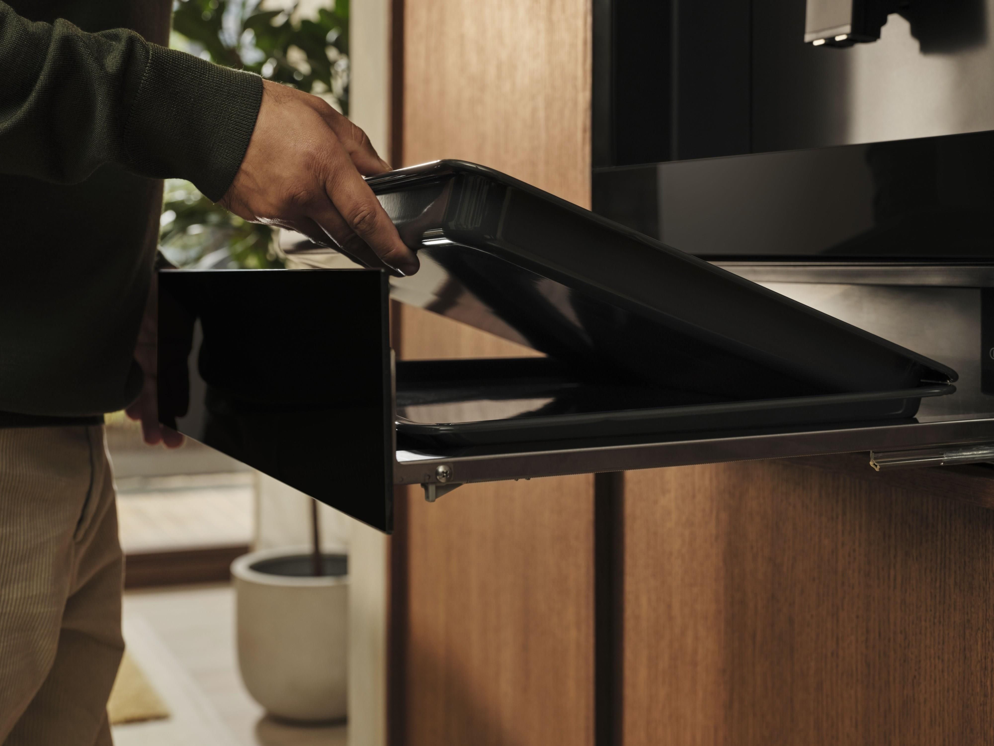 фото Подогреватель посуды Electrolux LBD4T