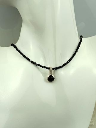 Naszyjnik z czarnym spinelem i wisiorkiem z obsydianem (2x1.1 cm), srebro, długość 41.5 plus 4.5 cm, rękodzieło. Ludwika Lipińska