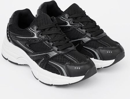 Czarne sneakersy z siateczką i białą podeszwą 37