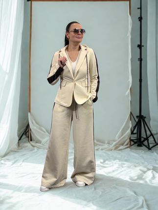 Motel dres z lampasami z marynarką z kapturem i szerokimi spodniami kolor ecru