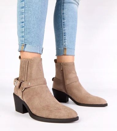 Szare botki na słupku z ozdobnymi klamrami Ritama