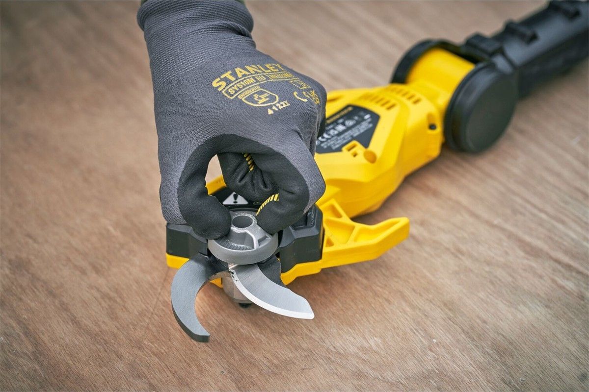 фото Кущоріз акумуляторний Stanley FatMax SFMCPP632B 3