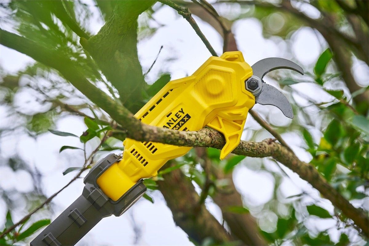 фото Кущоріз акумуляторний Stanley FatMax SFMCPP632B 1