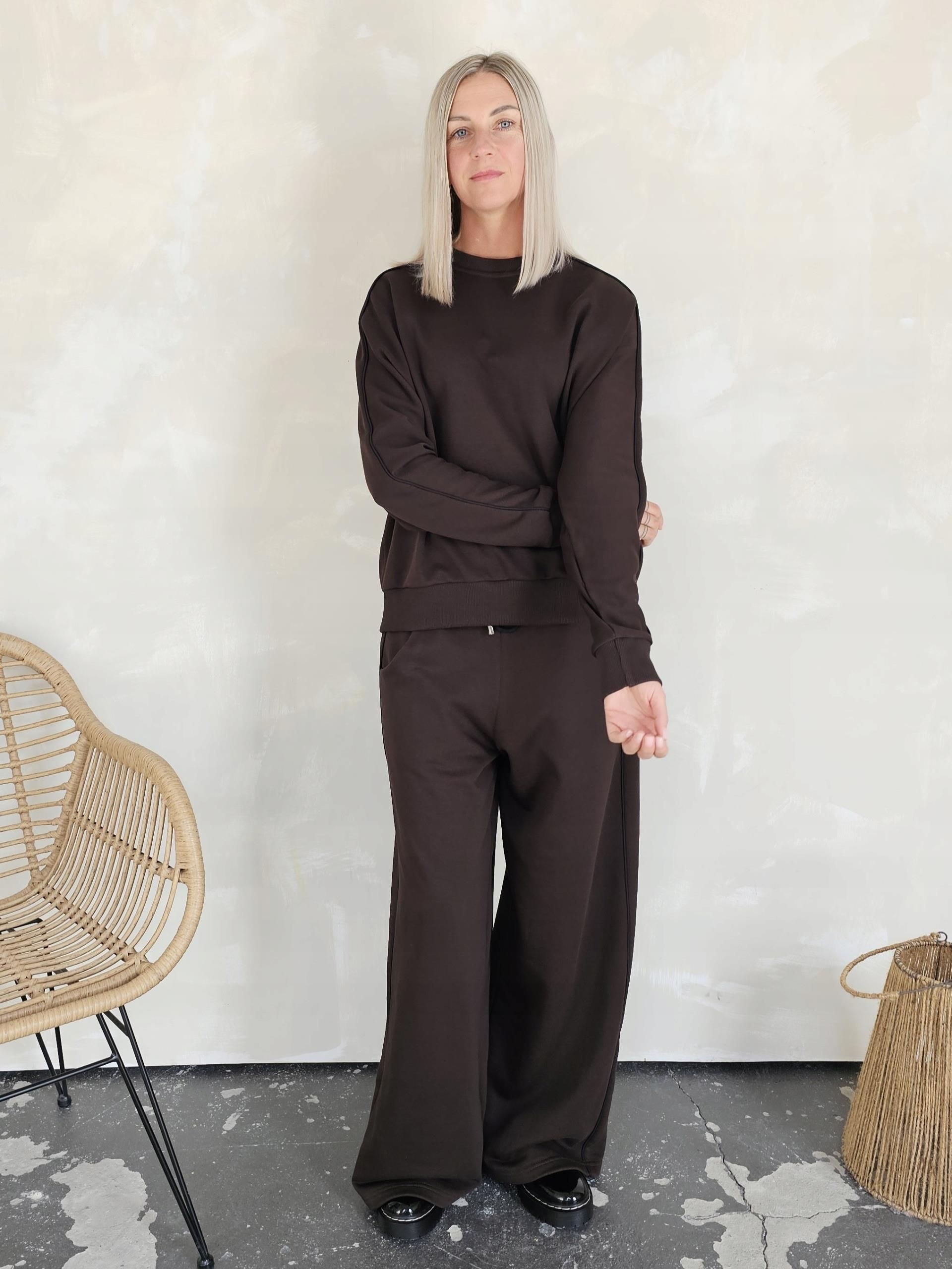 Komplet Kai oversized z lamówkami bluza i komfortowe spodnie czekolada ...