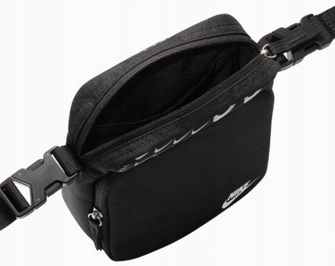 nike heritage flight bag in black