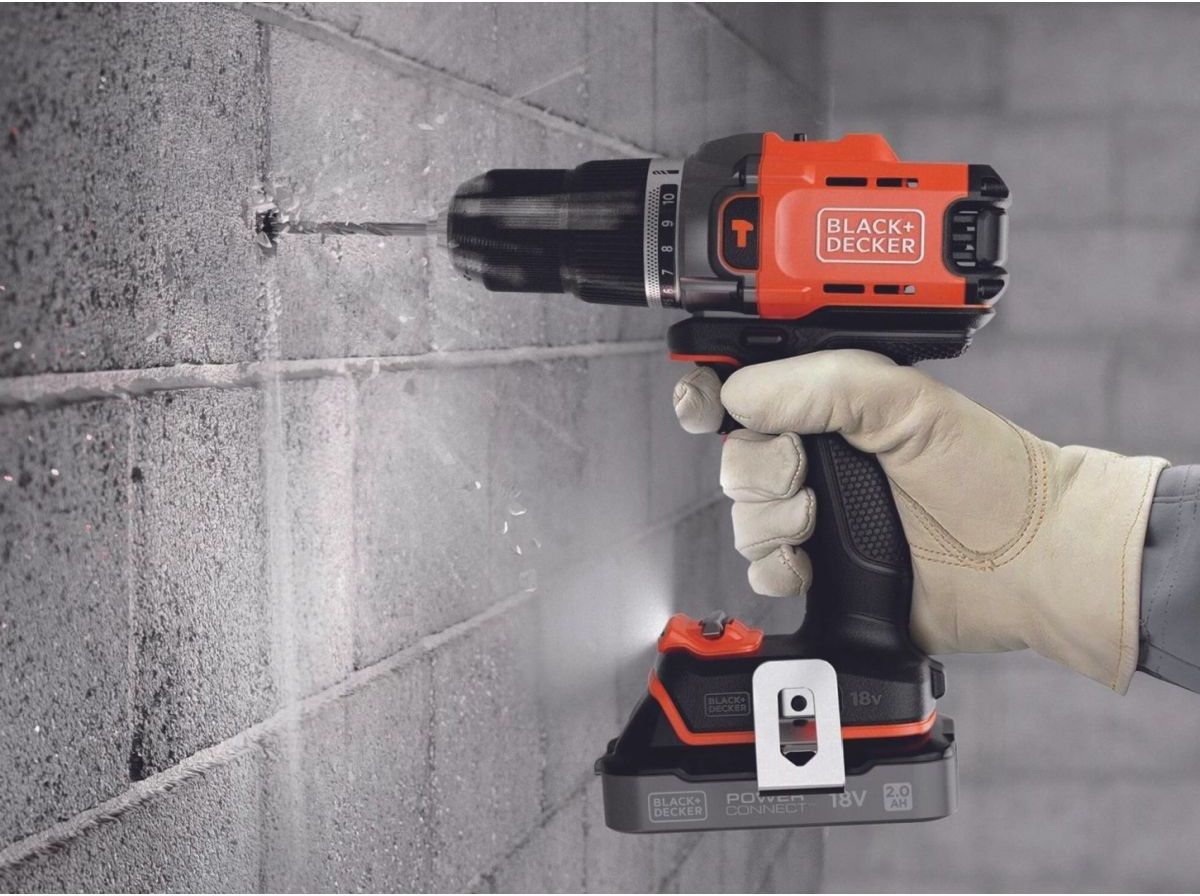 фото Шуруповерт Black+Decker BCD383D2TA 1