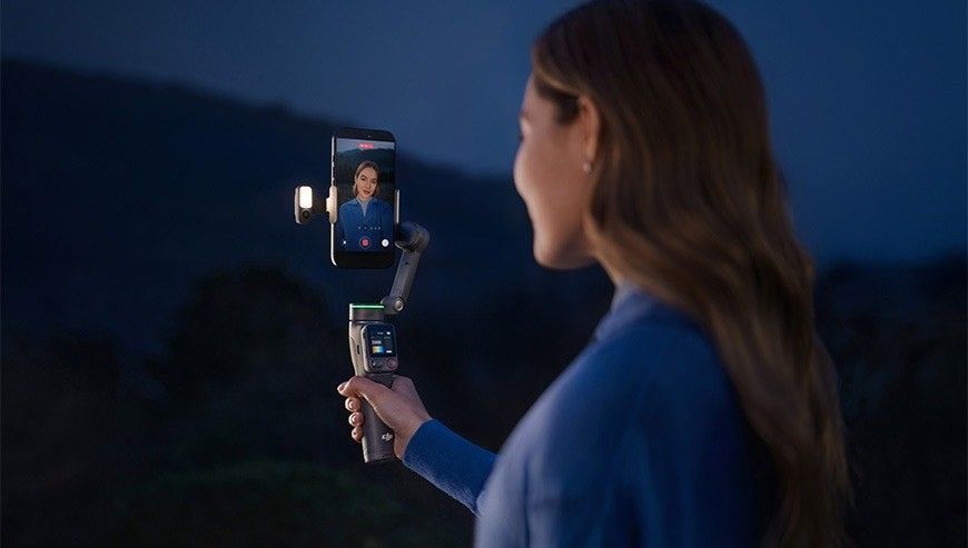 фото Стабилизатор для камеры DJI Osmo Mobile 8P Creator Combo (CP.OS.00000575.01)