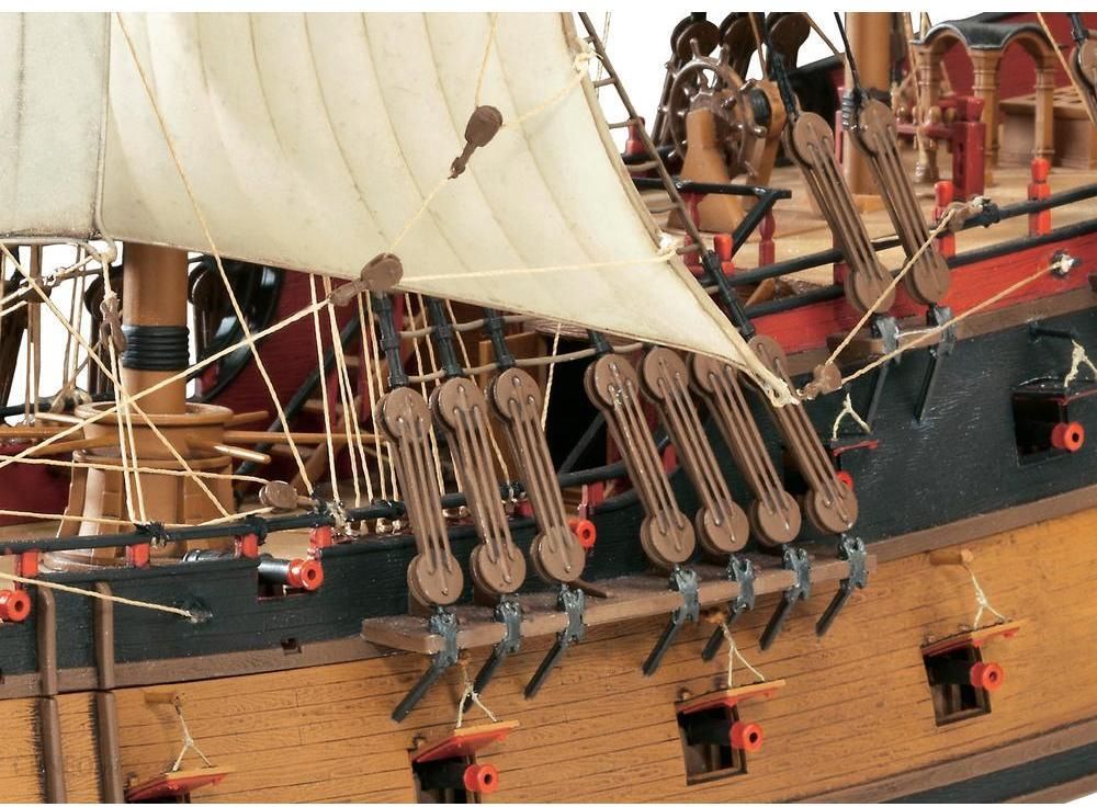 Model statku pirackiego do sklejania Revell Pirate Ship 1:72.