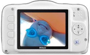 Nikon - 新品同様 COOLPIX S33 ホワイト  M222 Amazon | Nikon デジタルカメラ S33 防水 1317万画素 S33
