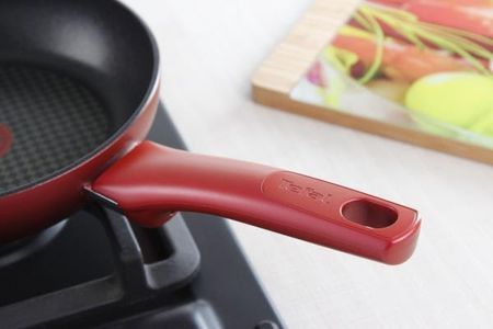 Tefal Character Induction 24cm Czerwona C6780452 Opinie i