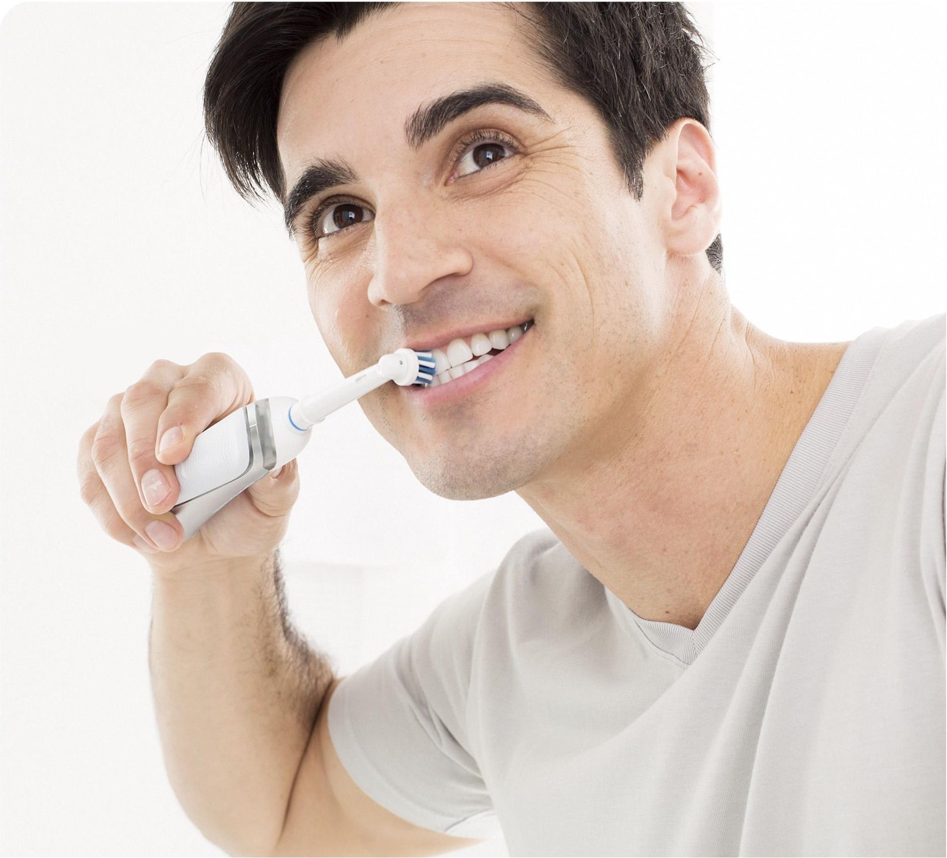 Oral-B CrossAction Końcówki 8 sztuk (EB50-8) - zdjęcie 4 Oral-B CrossAction Końcówki 8 sztuk (EB50-8)