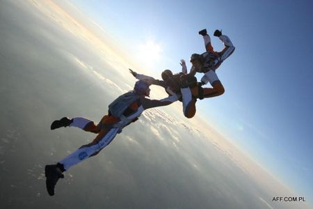 Skok ze spadochronem - Nowy Targ + zniżki na kursy sportowe o wartości 200 zł