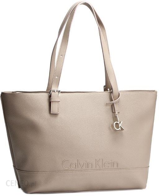 Calvin Klein Listonoszka K60K609895 one size CK Must Camera Bag LG Epi Mono  - Ceny i opinie 