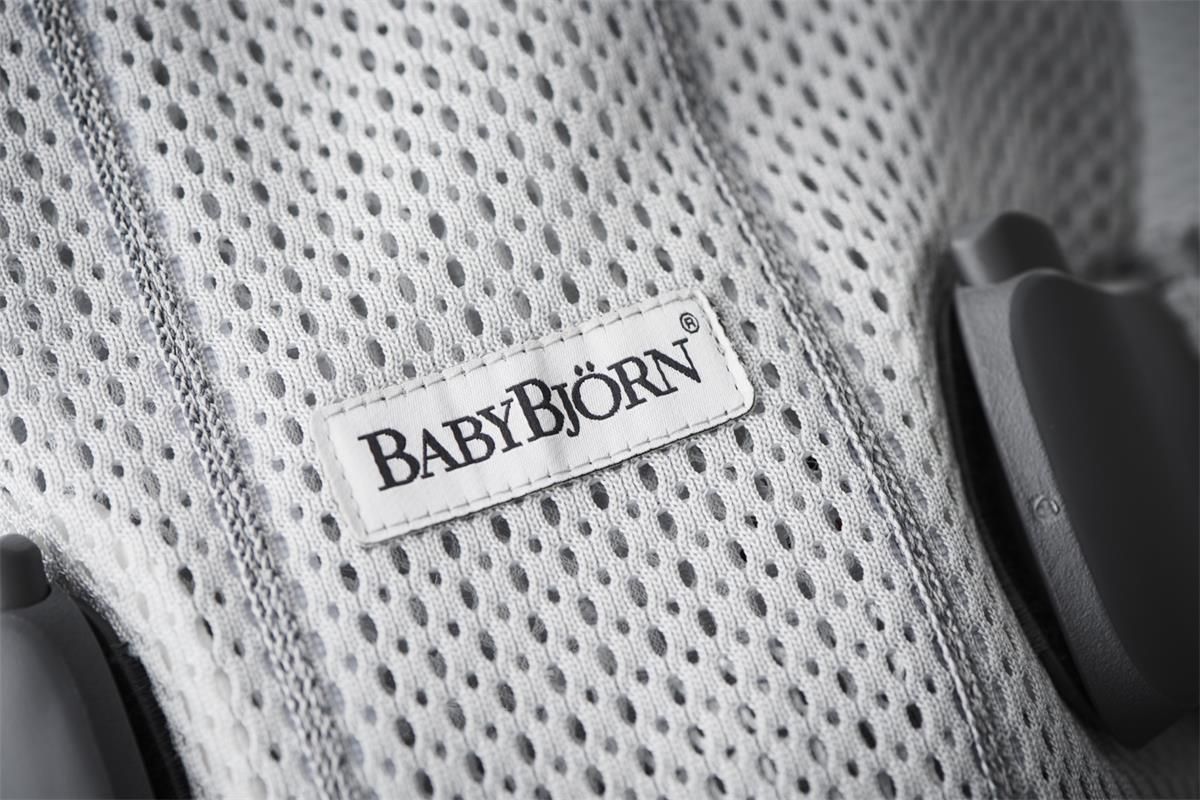 BabyBjorn Nosidełko One Air Srebrny - zdjęcie 1 BabyBjorn Nosidełko One Air Srebrny