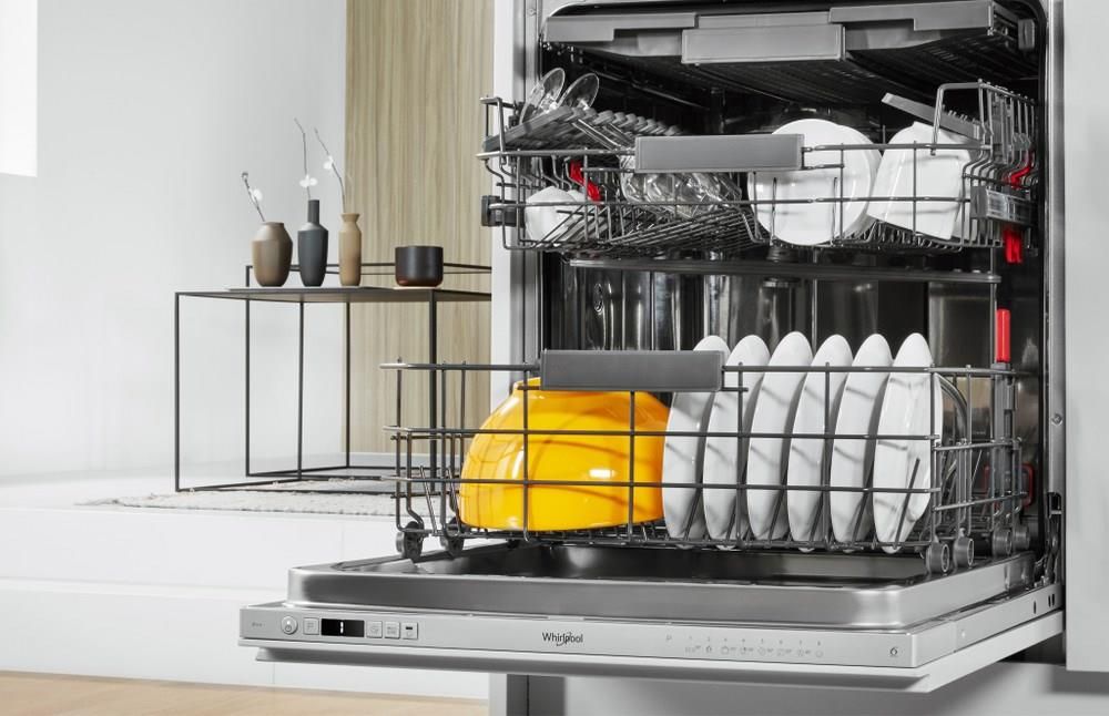 Whirlpool WIC3C26F – Połowa załadunku