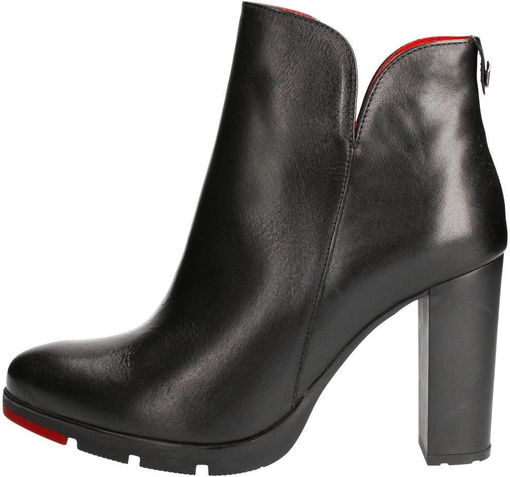 botki carinii z czerwonym obcasem