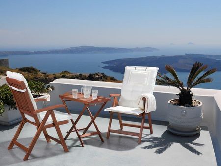 Beliani Zestaw mebli balkonowych ciemne drewno akacjowe stół 2 krzesła poduszki białe Toscana
