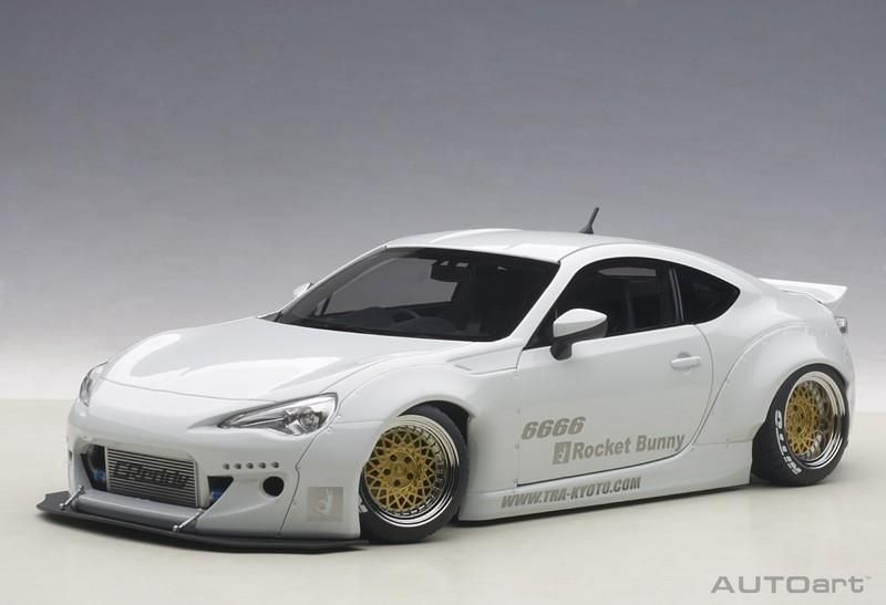 オートアート 1/18 Rocket Bunny 86 Autoart Rocket Bunny Toyota 86 (matallic white/gold wheels