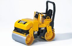 Bruder 02433 Walec wibracyjny sprzężony Caterpillar - zdjęcie 1