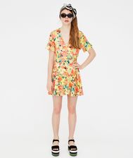 Pull & Bear Sukienka w stylu pareo z tropikalnym wzorem - zdjęcie 1