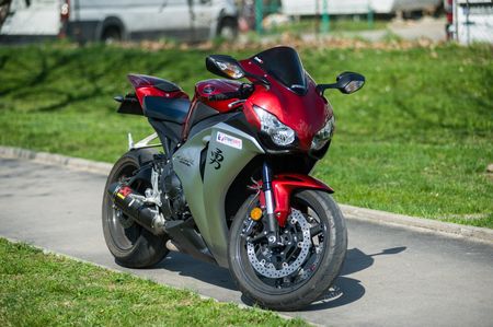 HONDA CBR1000RR SC59 辛抱強く