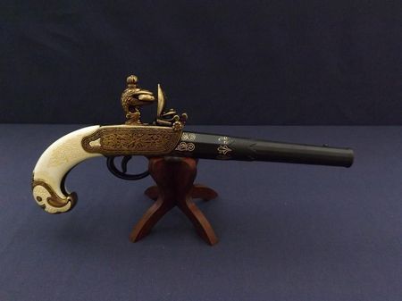 Denix Replika Rosyjski Pistolet Czarnoprochowy Na Stojaku Model 1238800