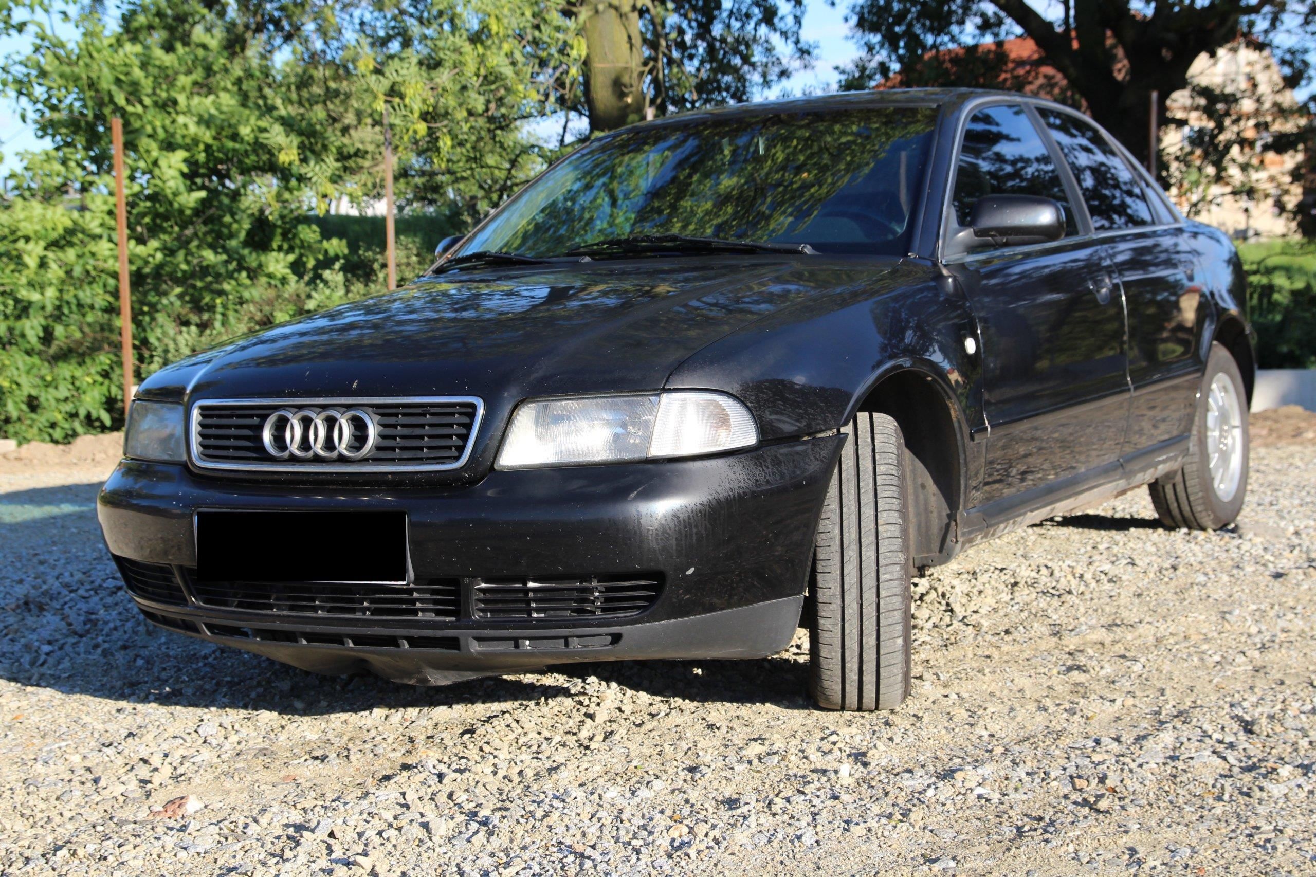 Audi A4 B5 1998 75KM Czarny - Opinie i ceny na