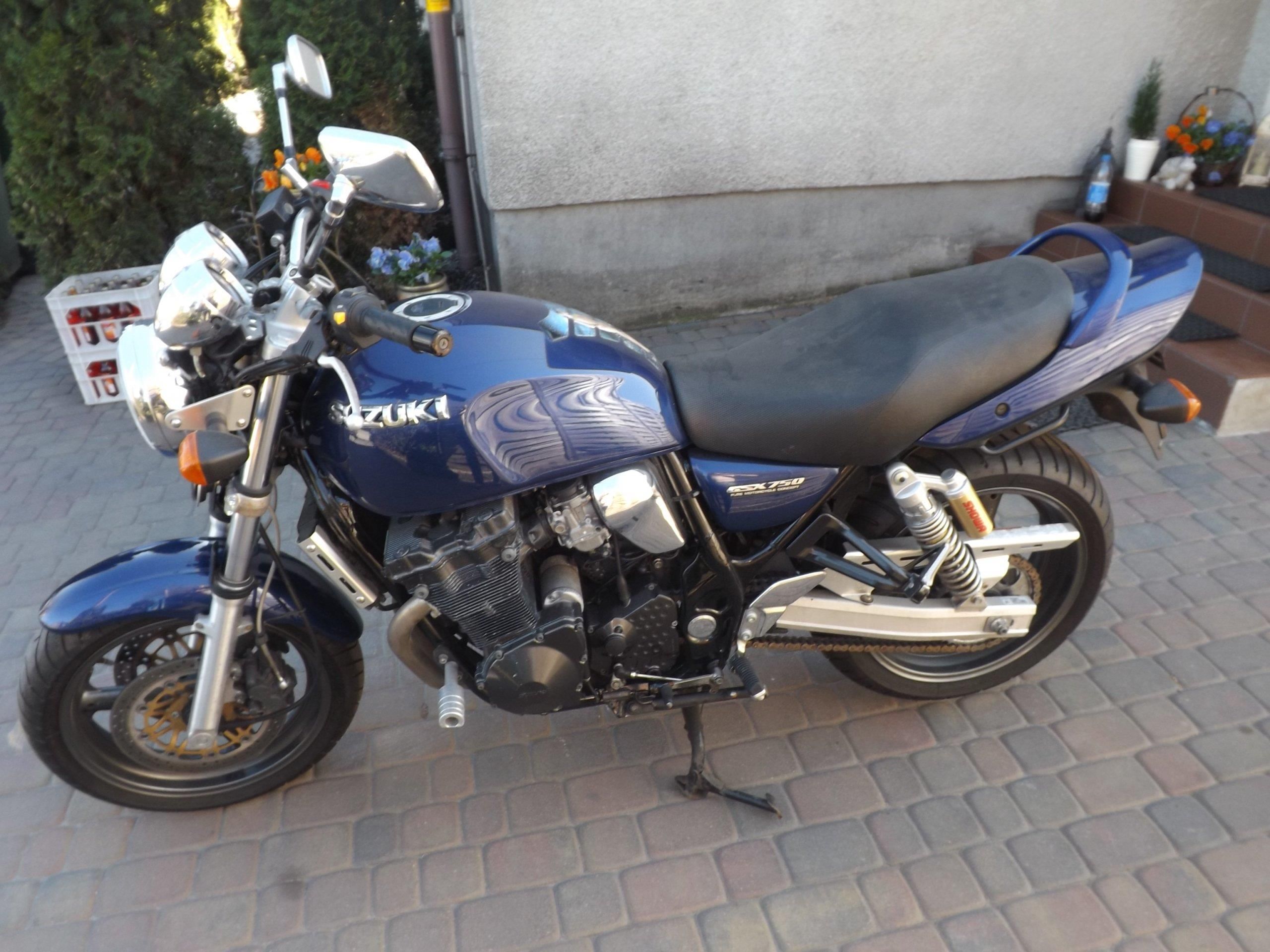 suzuki 750 inazuma