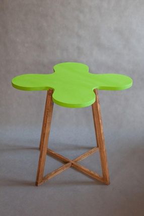 Stolik kawowy z blatem w kształcie koniczyny