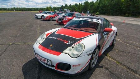 Jazda Porsche kierowca Tor Łódź 1 okrążenie + zniżki na kursy sportowe o wartości 200zł