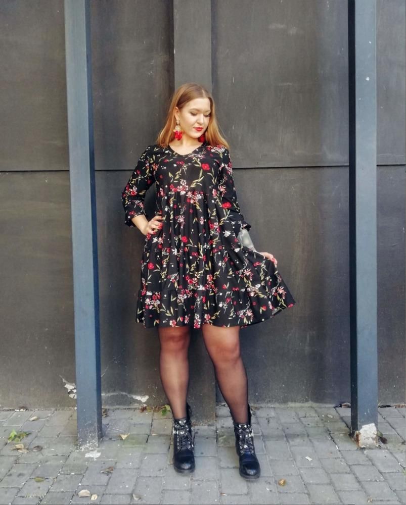 Czarna Sukienka TIFANY Plus Size Kwiaty - Ceny i opinie 