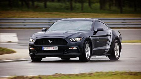 Jazda Ford Mustang Kierowca Tor Pixers Ring Wrocław 1 Okrążenie + Zniżki Na Kursy Sportowe O Wartości 200Zł