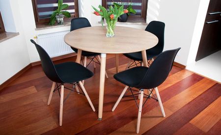 Lazur Stół Okrągły Fi 100 Drewnopodobny + 4 Krzesła Czarne 
