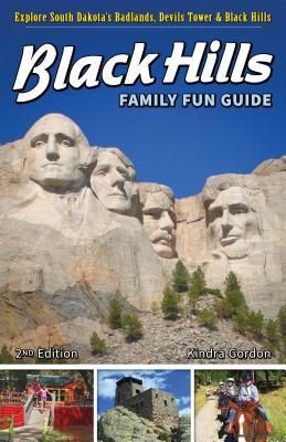 Black Hills Family Fun Guide: Explore South Dakota's Badlands, Devils Tower & Black Hills (Gordon Kindra)(Paperback)
