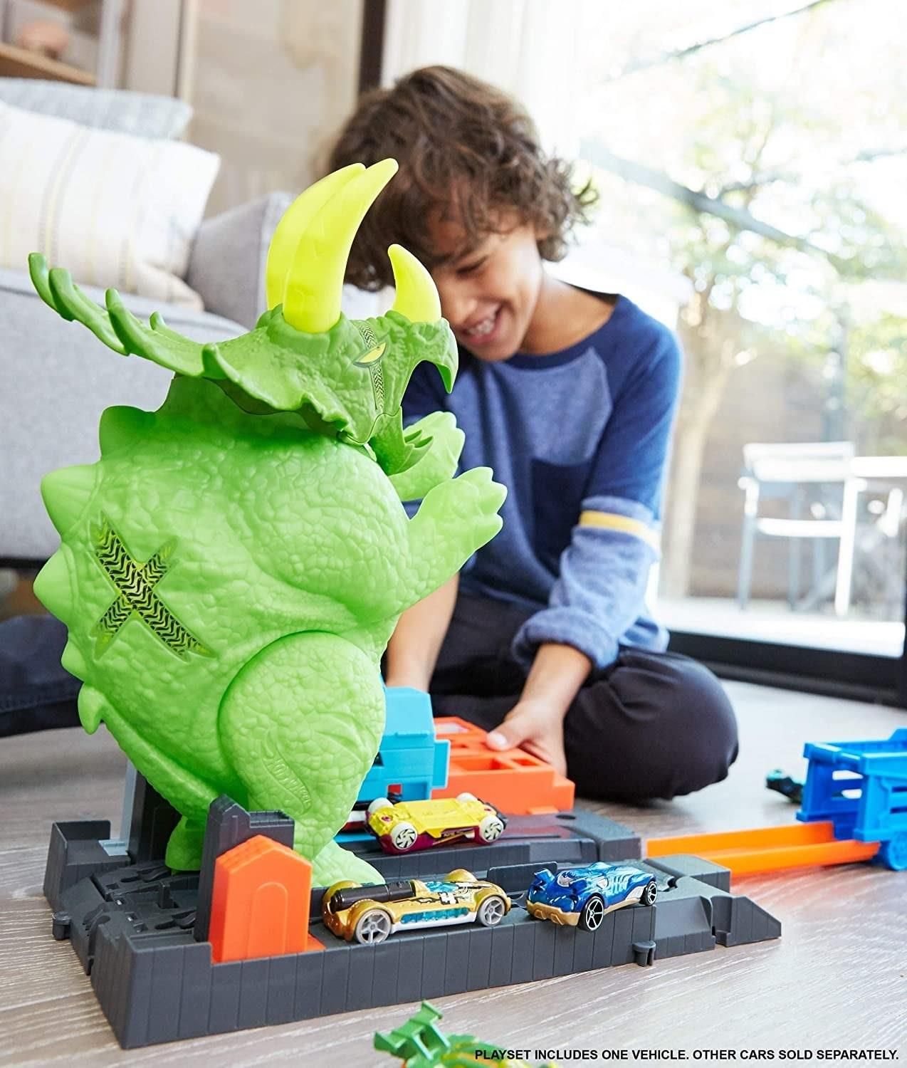 tor hot wheels triceratops