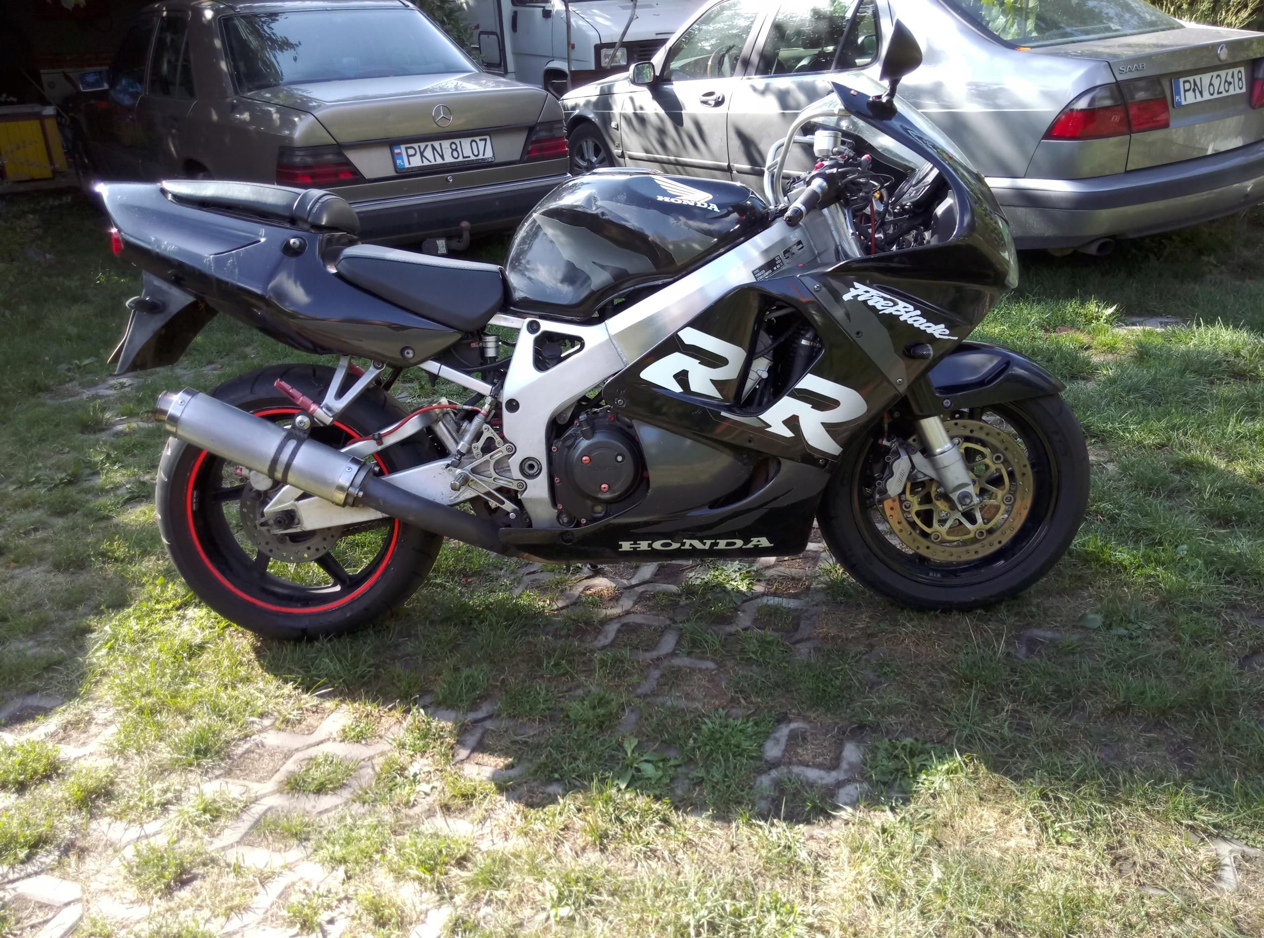 i-honda-cbr-90rr-sc33-czarna.jpg