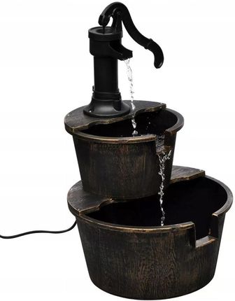 Fontanna w formie studni z pompą