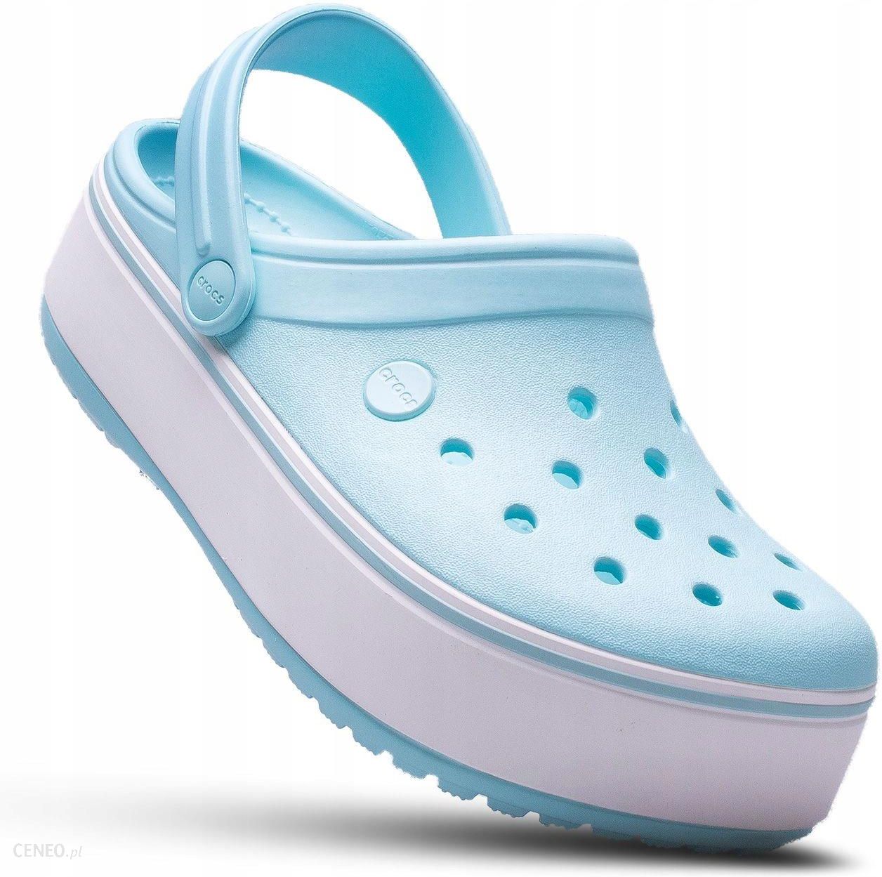 Кроксы на платформе женские. Crocs 2023. Кроксы женские 2023. Crocs женские голубые. Крокс голубые на платформе.