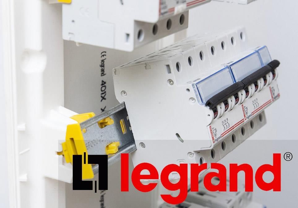 Legrand Rozdzielnica Naścienna 1X22 Modułów Drzwi Dymne 137435